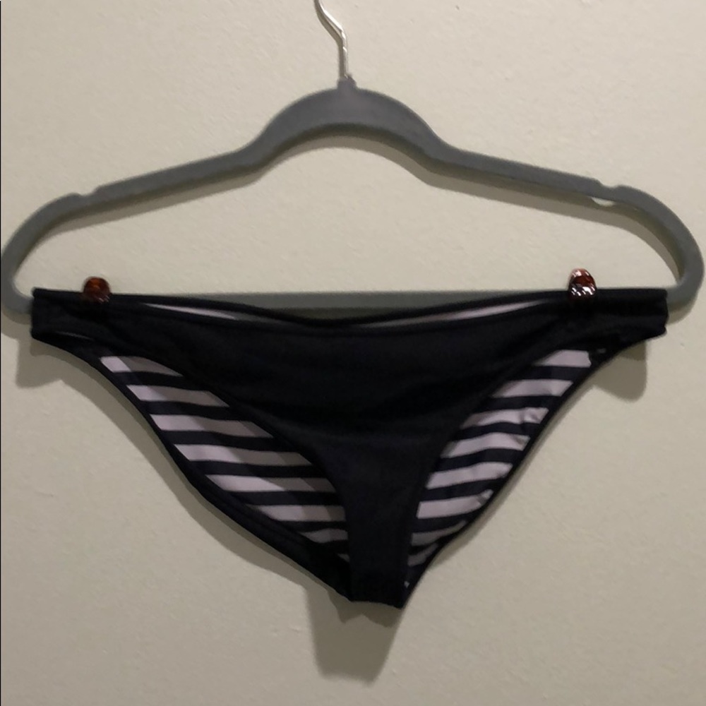 Reversible bikini bottoms